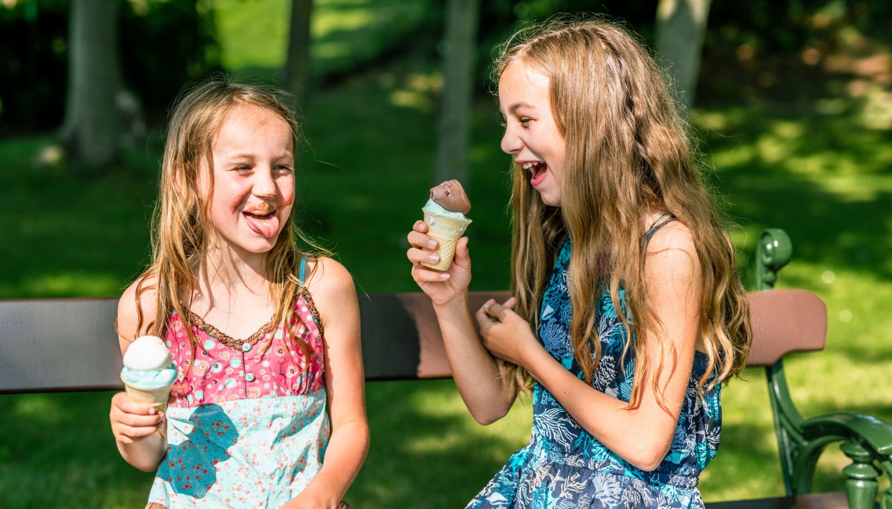 Kinderen genieten van een ijsje op eiland Usedom, &copy; TMV/Tiemann
