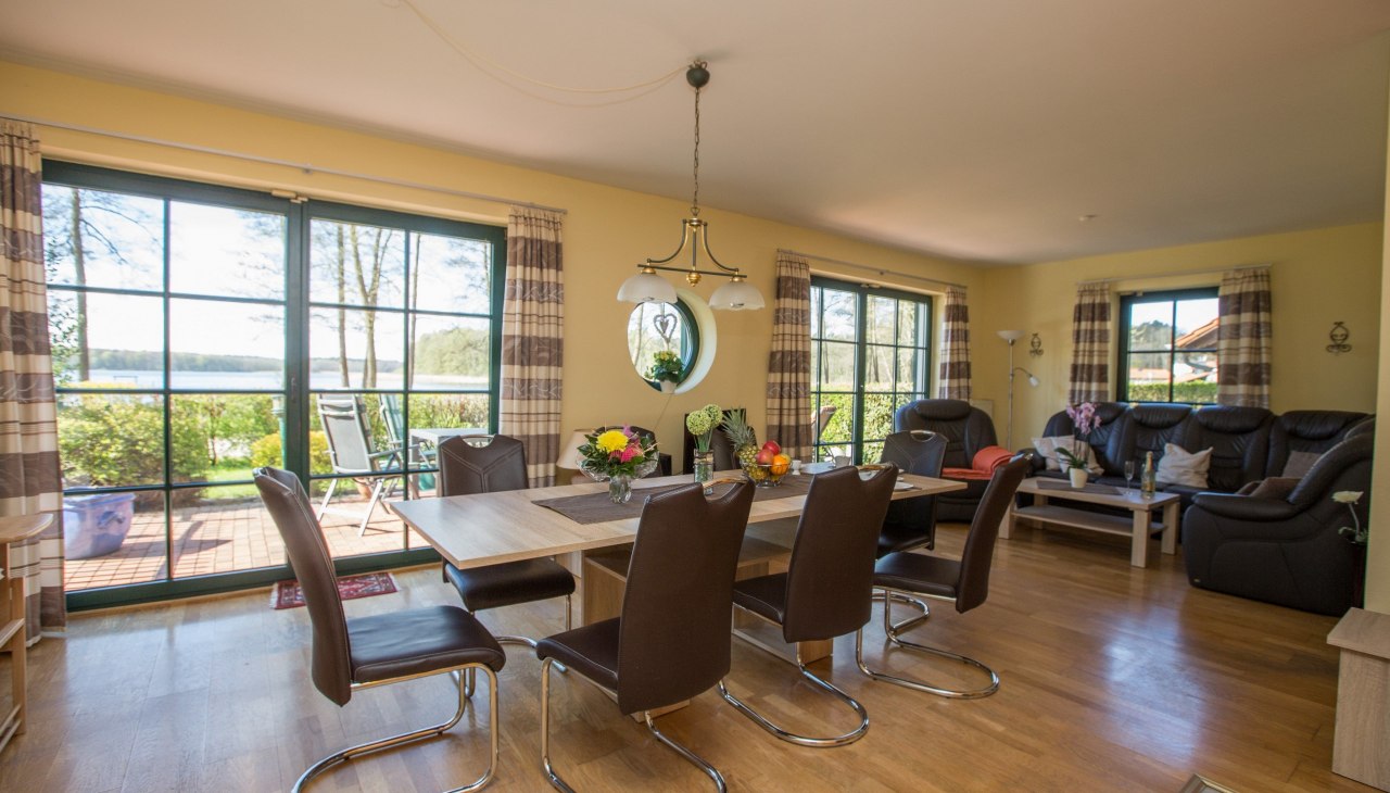 Gem&uuml;tlicher Wohnraum im Ferienhaus Seeblick, &copy; Ferienkontor