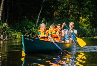 An die Paddel, fertig Spaß - in der Mecklenburgischen Seenplatte wird das Kanufahren zum Abenteuer // © MV-T/Roth An die Paddel, fertig Spaß - in der Mecklenburgischen Seenplatte wird das Kanufahren zum Abenteuer // © MV-T/Roth