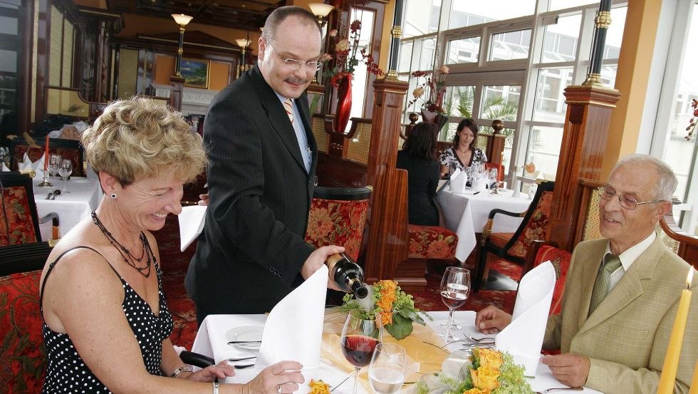 Rugard's GOURMET in stilvollem, erlesenem Ambiente - genie&szlig;en Sie h&ouml;chste Kochkunst und perfekten Service in harmonischer Einheit // &copy; Rugard Strandhotel