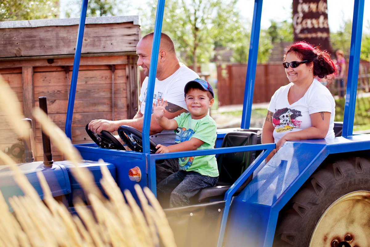 Traktorbahn // &copy; Karls Erlebnis-Dorf