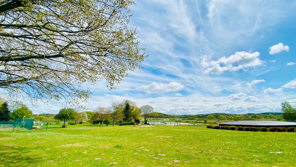 Unser Camping- und Caravanstellplatz am Naturbad "Tessiner S&uuml;dsee // &copy; TFZ Tessin