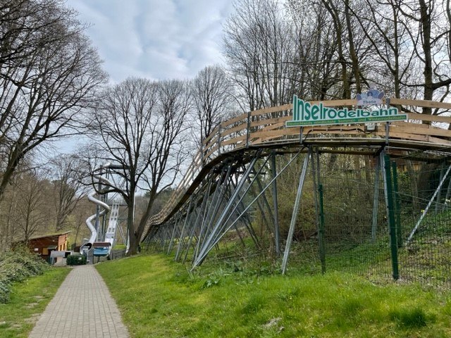 Erlebniswelt Rugard Sommerrodelbahn Trampolin Rutsche // © MV-T/Höhle Erlebniswelt Rugard Sommerrodelbahn Trampolin Rutsche // © MV-T/Höhle