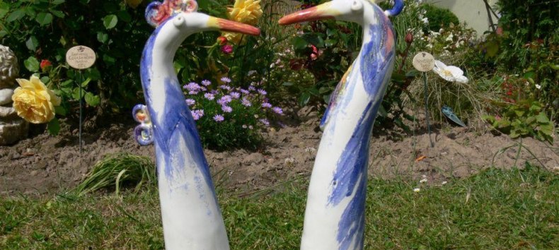Keramik-Kraniche im Rosengarten, &copy; Rosentau-Keramik/Rehfeld