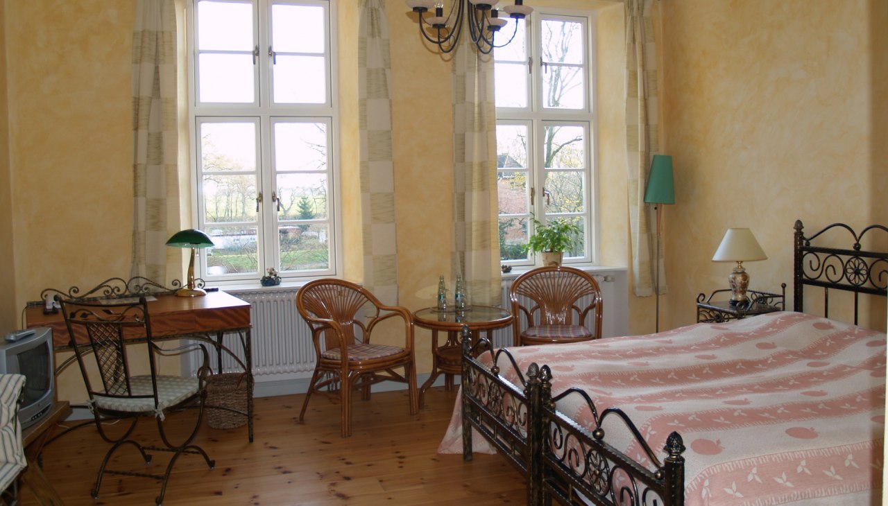 Die Zimmer versprechen einen erholsamem Schlaf in der absoluten Ruhe des Hauses, &copy; Landhaus Schloss K&ouml;lzow/Detlef von der L&uuml;he