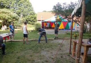 Aktionen auf dem Außengelände // © Bauspielplatz Schwerin e.V. Aktionen auf dem Außengelände // © Bauspielplatz Schwerin e.V.