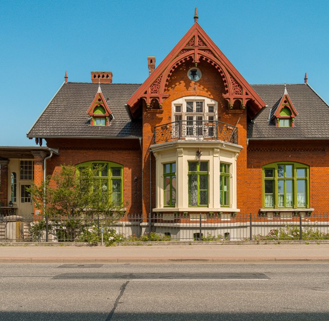 Villa // &copy; Neil Kilindo