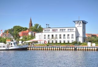&copy; HafenHotel Pommernyacht