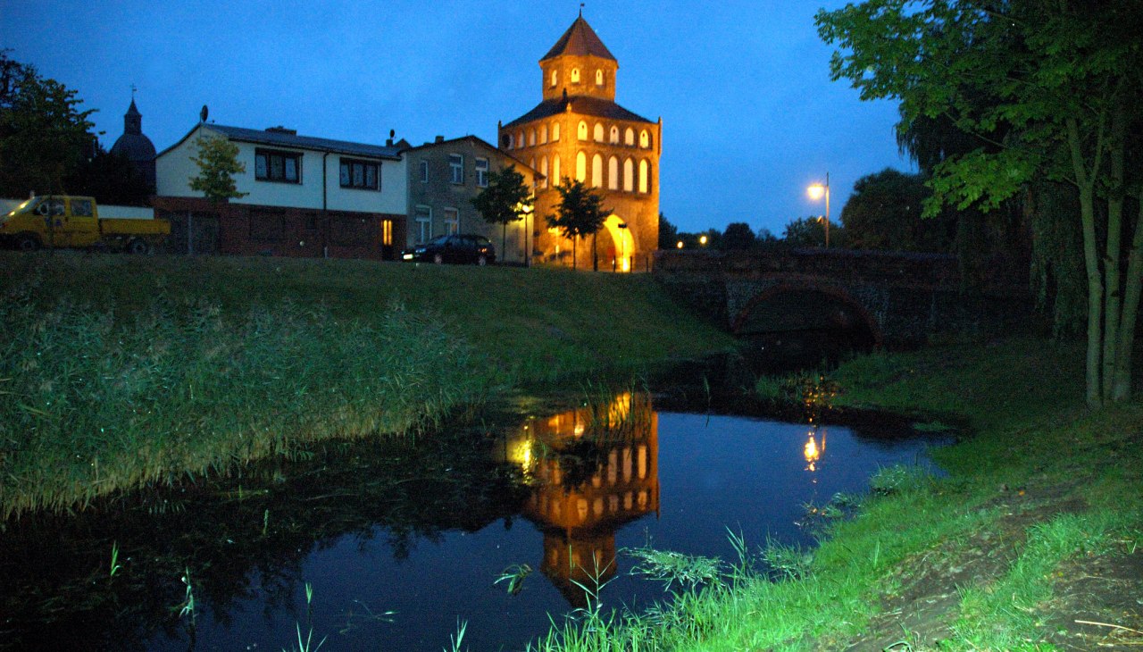 Rostocker Tor bei Nacht, © Stadt Ribnitz-Damgarten Rostocker Tor bei Nacht, © Stadt Ribnitz-Damgarten