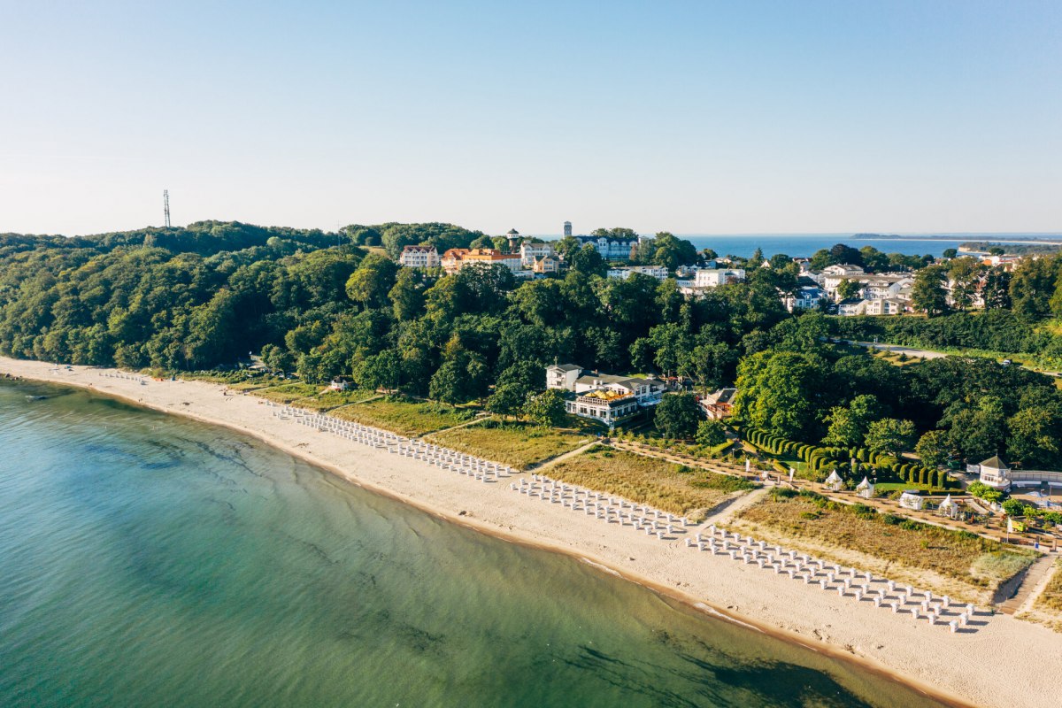 Zandstrand in de kustplaats aan de Oostzee Göhren op Rügen // © MV-T/Friedrich Zandstrand in de kustplaats aan de Oostzee Göhren op Rügen // © MV-T/Friedrich
