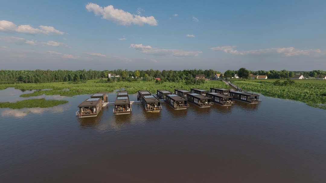 Blick auf die Steganlage des Hafenresorts Fuhlendorf mit den schwimmenden Ferienh&auml;usern direkt am Bodstedter Bodden &ndash; maritimes Ambiente und Urlaub in exklusiver Lage., &copy; Hafenresort Fuhlendorf / FHG floating house GmbH