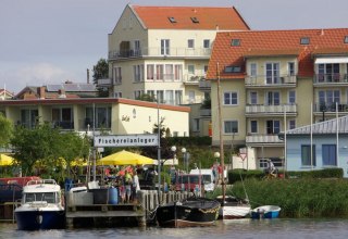 Appartementanlage mit Kurverwaltung in Rerik // &copy; Kurverwaltung Ostseebad Rerik