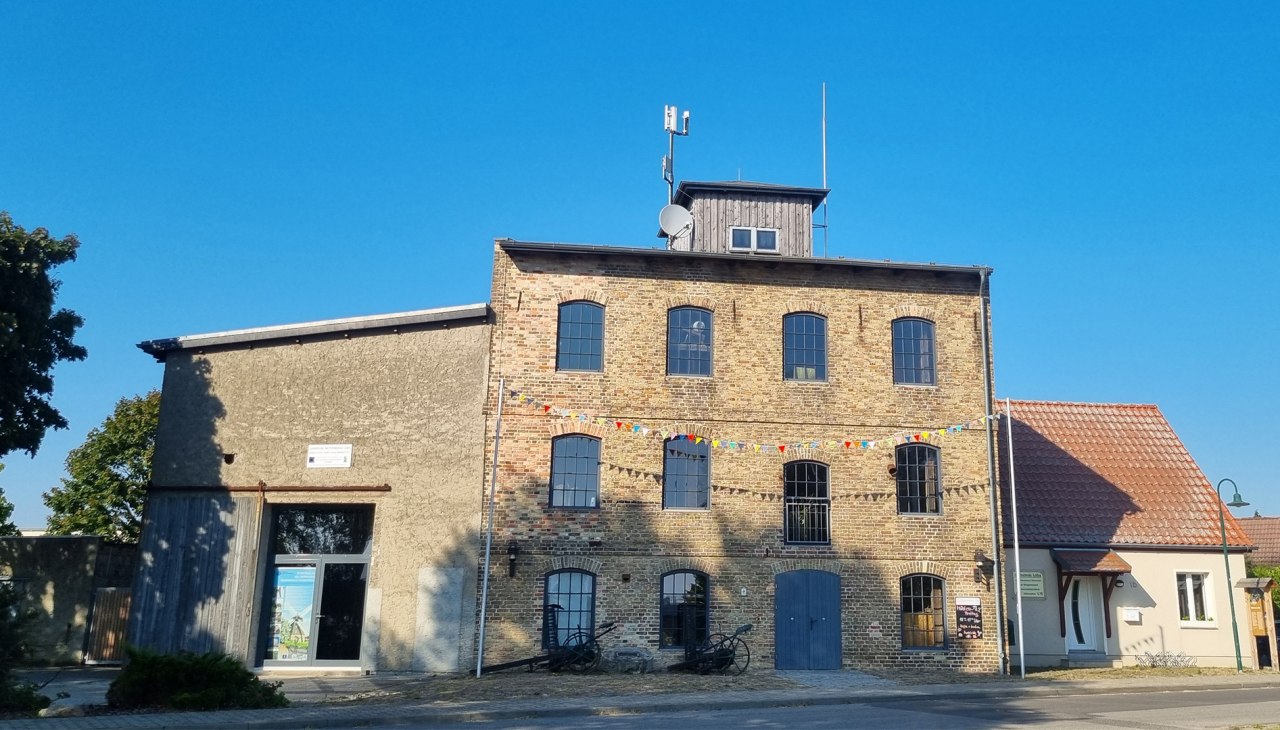 Außenansicht der Motormühle Lübs, © Monika Lehn Außenansicht der Motormühle Lübs, © Monika Lehn