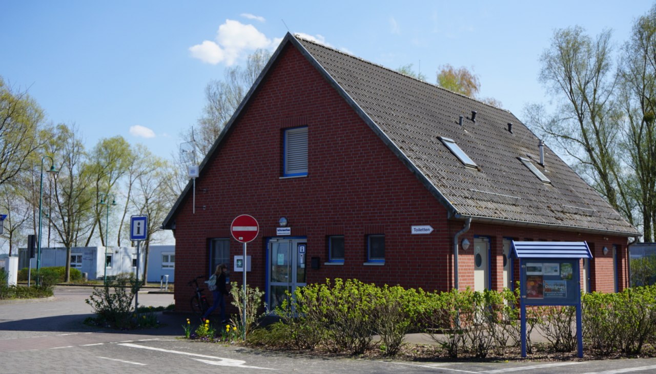 Hafenamt und TI im Hafen von Altwarp am Stettiner Haff, © TVV/Bock Hafenamt und TI im Hafen von Altwarp am Stettiner Haff, © TVV/Bock