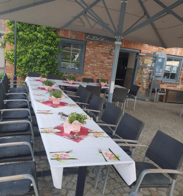 Tische Live, © LIVE Werk