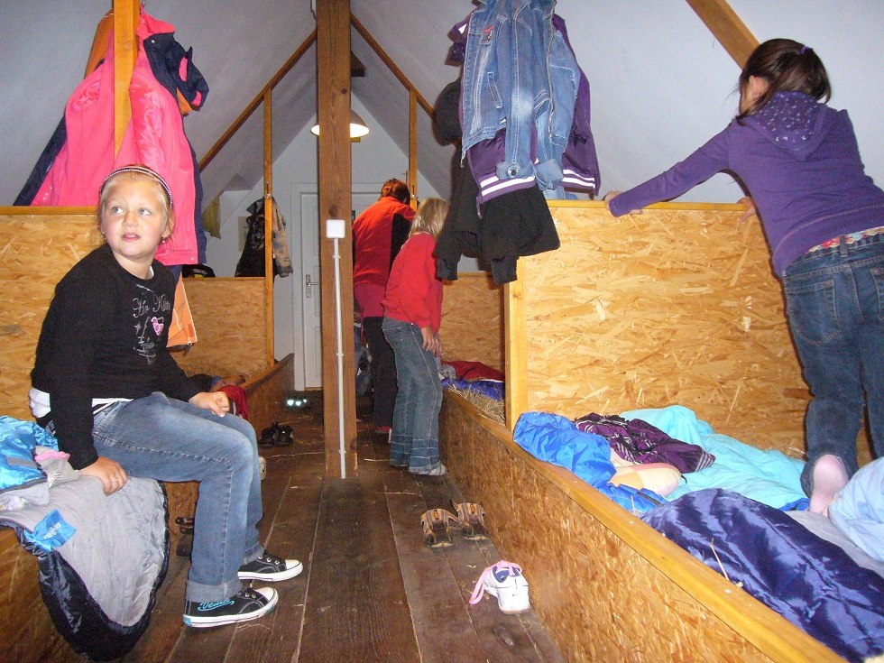 Kleine groepen kunnen overnachten op de hooizolder - dit plezier maakt een vakantie in Rieth onvergetelijk // © Pension Alte Schule Rieth Kleine groepen kunnen overnachten op de hooizolder - dit plezier maakt een vakantie in Rieth onvergetelijk // © Pension Alte Schule Rieth