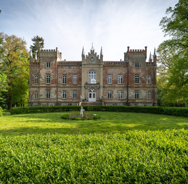 Het landhuis is gebouwd in de Tudor-gotische stijl. // &copy; Herrenhaus Vogelsang / DOMUS Images Alexander Rudolph
