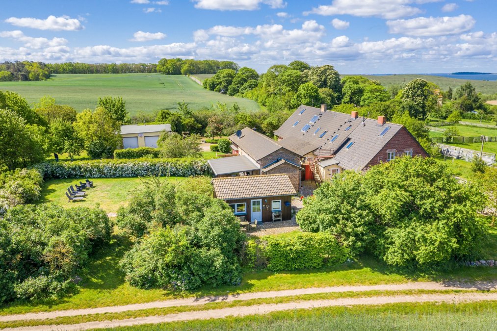 Das Vogelhaus Gobbin in Alleinlage zwischen Feldern und Wiesen, &copy; Vogelhaus Gobbin