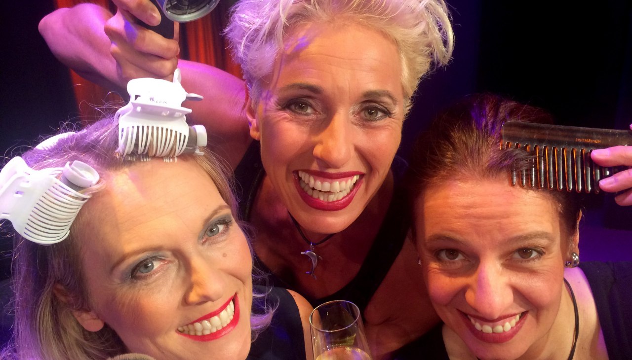 Eine Comedy-Revue voll energiegeladener Musik und schriller Wortwechsel. Ein Frauentrio zum Verlieben. Miau!, &copy; Marion Scholz