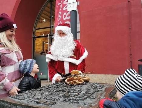 Weihnachtsmann in Greifswald // &copy; Theres Behnke