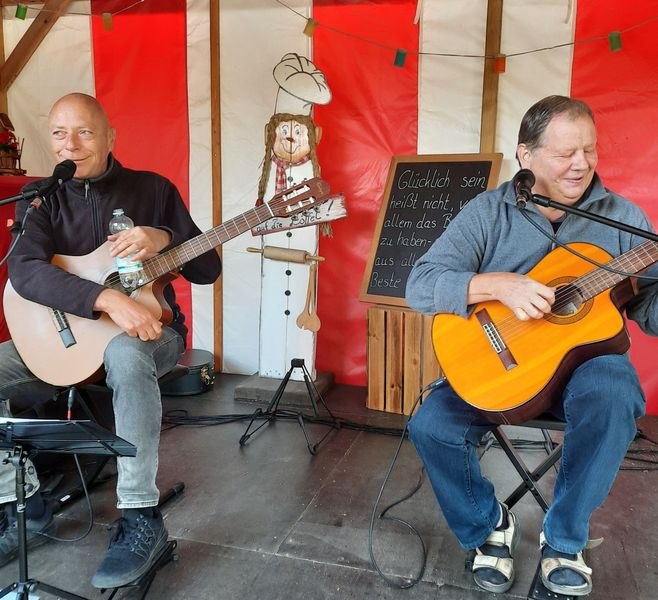 ....jeden Montag zum Grillabend eine andere Musikrichtung // © A. Fabich-Albrecht ....jeden Montag zum Grillabend eine andere Musikrichtung // © A. Fabich-Albrecht