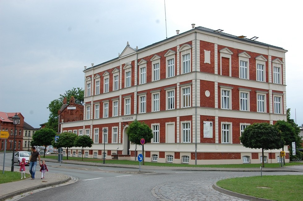 Im restaurierten Technikum befindet sich heute wieder eine Berufsbildungseinrichtung. // © Gabriele Skorupski Im restaurierten Technikum befindet sich heute wieder eine Berufsbildungseinrichtung. // © Gabriele Skorupski