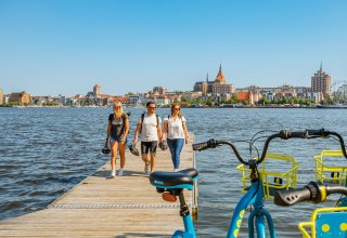 Vom Gehlsdorfer Ufer den Blick auf den Rostocker Stadthafen genießen // © MV-T/Tiemann Vom Gehlsdorfer Ufer den Blick auf den Rostocker Stadthafen genießen // © MV-T/Tiemann