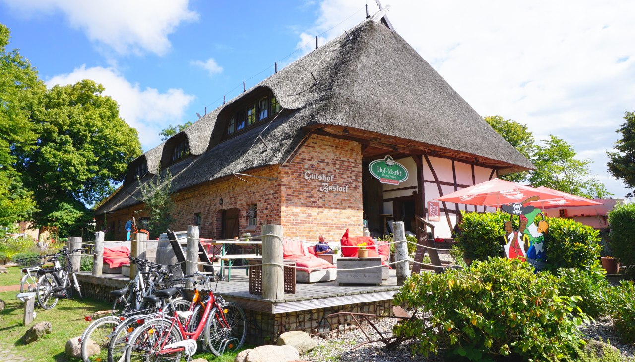 Gutshof Bastorf Au&szlig;enansicht, &copy; Gutshof Bastorf