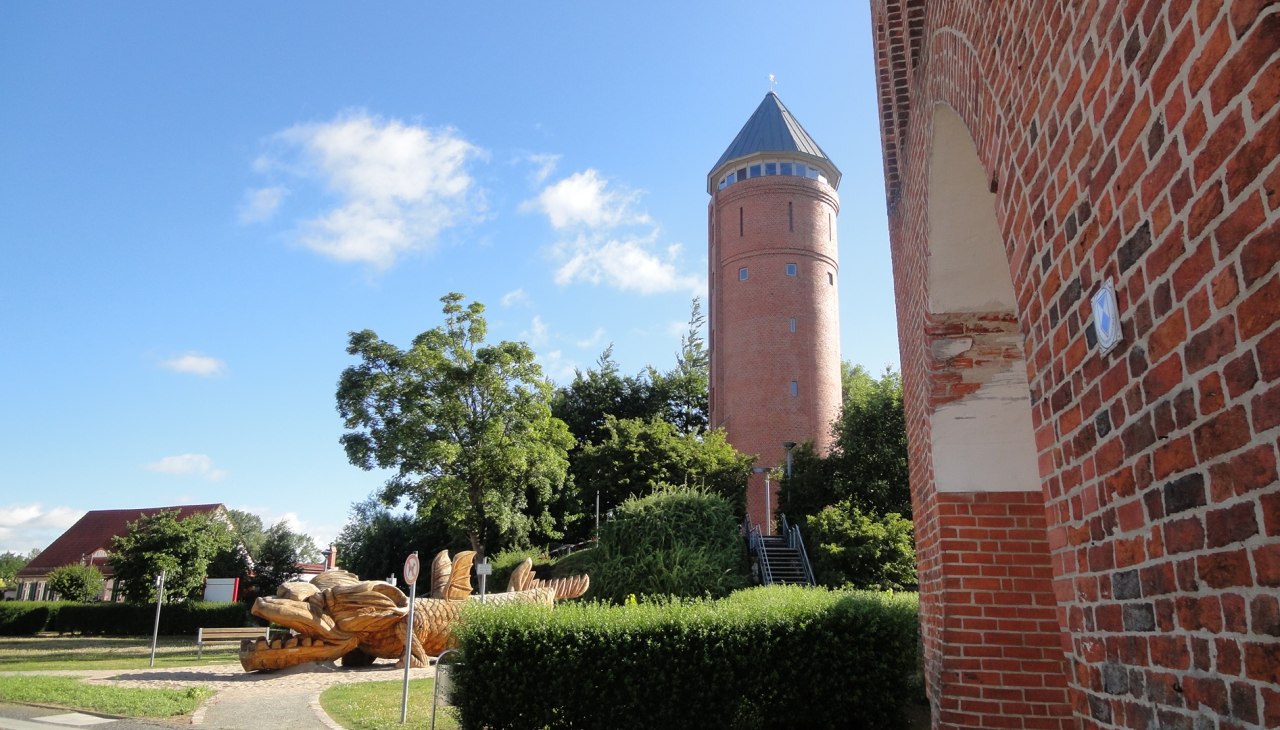 Ansicht zum Wasserturm Grimmen - Sitz der Toursitinformation, &copy; Angelika Michaelis