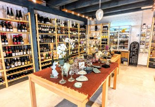 Innensortiment - Weinhaus im Hof // &copy; Leopold H&ouml;glinger