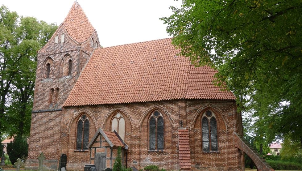 Dorfkirche Dorf Mecklenburg Frontal // © Tourismusverein Schweriner Seenland, Brigitte Bullerjahn Dorfkirche Dorf Mecklenburg Frontal // © Tourismusverein Schweriner Seenland, Brigitte Bullerjahn