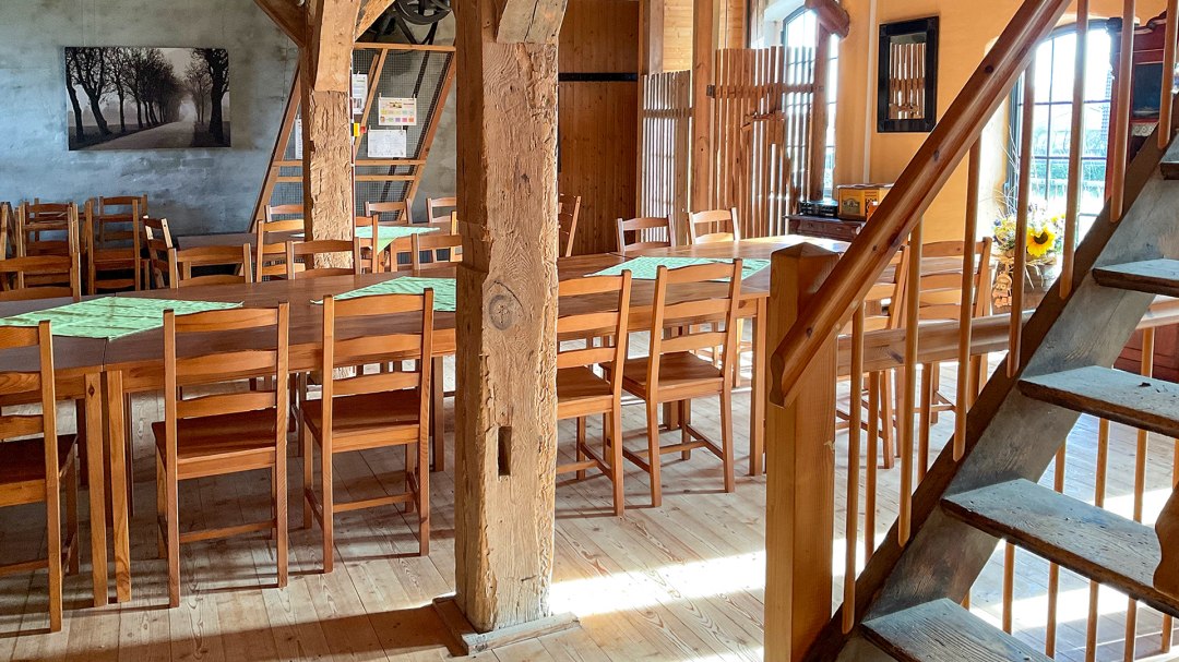 Innenansicht der ersten Etage, die zu einem gemütlichen Gemeinschaftsraum umgebaut wurde, © Monika Lehn Innenansicht der ersten Etage, die zu einem gemütlichen Gemeinschaftsraum umgebaut wurde, © Monika Lehn