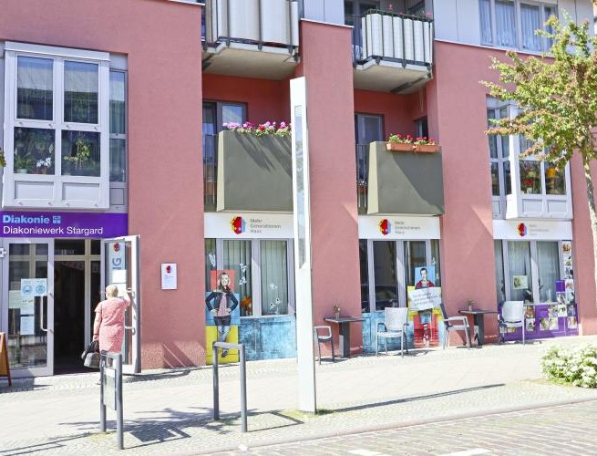 Aussenansicht vom Eingang in das MehrgenerationenhausNeustrelitz // © Diakonie Neustrelitz Aussenansicht vom Eingang in das MehrgenerationenhausNeustrelitz // © Diakonie Neustrelitz