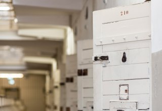 Blick in den ehemaligen Zellentrakt, &copy; J&ouml;rn Lehmann