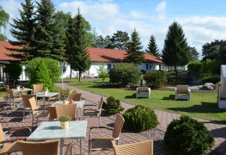 Idyllischer Innenhof mit Sonnenterrasse // © Hotel & Restaurant Pommerscher Hof Idyllischer Innenhof mit Sonnenterrasse // © Hotel & Restaurant Pommerscher Hof