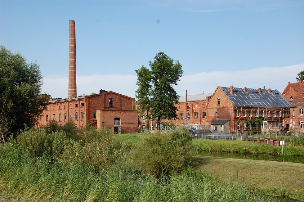Direkt an der Elde liegt das Gelände der alten Papierfabrik. // © Gabriele Skorupski Direkt an der Elde liegt das Gelände der alten Papierfabrik. // © Gabriele Skorupski