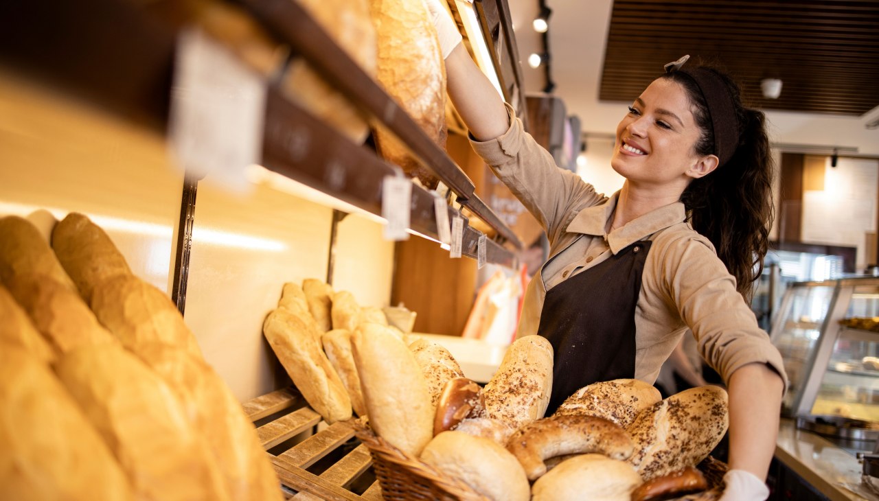 B&auml;ckerei mit Caf&eacute;, &copy; AdobeStock