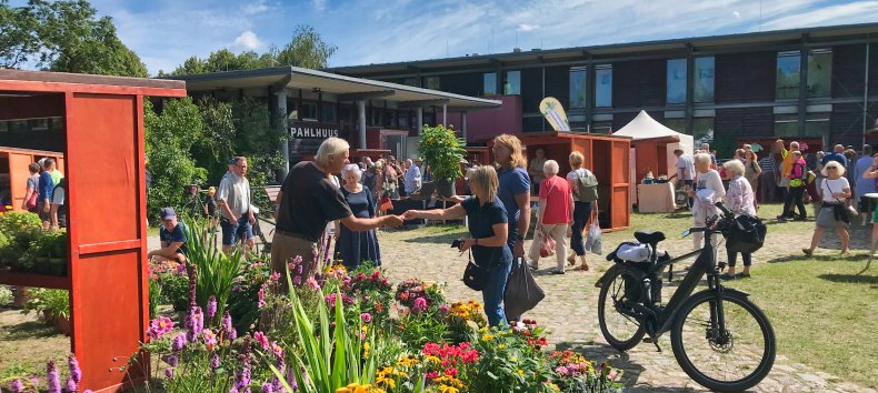 Der Biosphäre-Schaalsee-Markt am PAHLHUUS in Zarrentin am Schaalsee. Fotoautor: Frank Hermann, © Frank Hermann Der Biosphäre-Schaalsee-Markt am PAHLHUUS in Zarrentin am Schaalsee. Fotoautor: Frank Hermann, © Frank Hermann