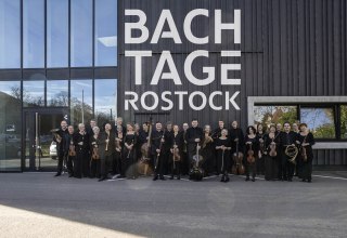 Das Freiburger Barockorchester eröffnet die Bachtage Rostock mit Bachs Brandenburgischen Konzerten // © Freiburger Barockorchester, Foto: Britta Schilling Das Freiburger Barockorchester eröffnet die Bachtage Rostock mit Bachs Brandenburgischen Konzerten // © Freiburger Barockorchester, Foto: Britta Schilling