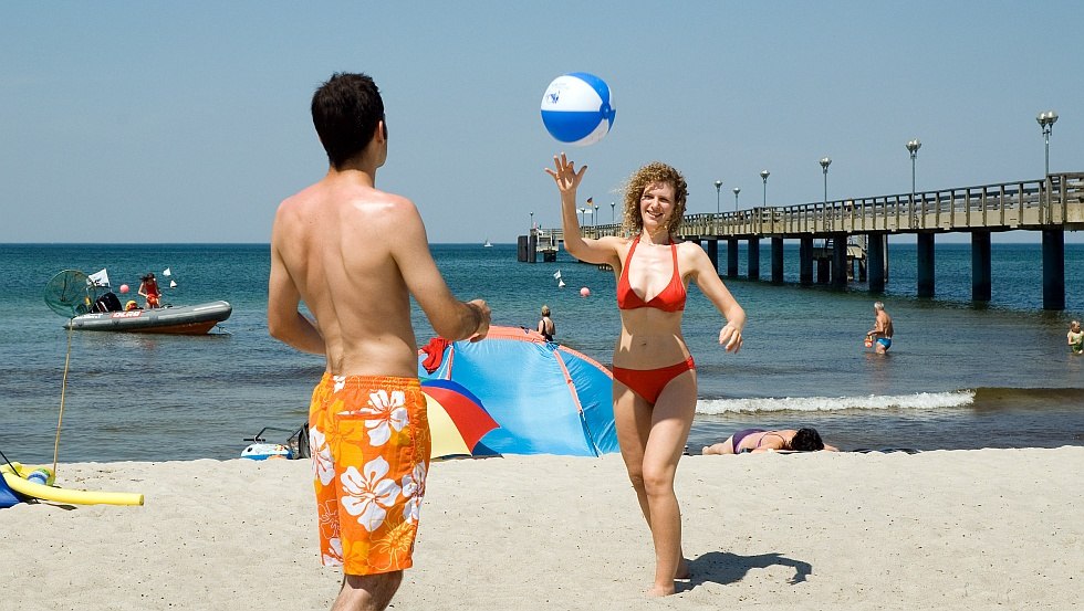 Strandaufnahme mit Seebr&uuml;cke, &copy; Manfred Wigger, Hamburg