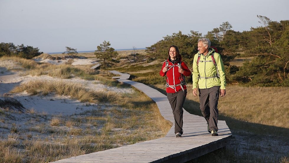 Lohnender Holzweg: Auf dem Darß führen viele Wege direkt ans Meer // © TVFDZ/outdoor-visions.com Lohnender Holzweg: Auf dem Darß führen viele Wege direkt ans Meer // © TVFDZ/outdoor-visions.com