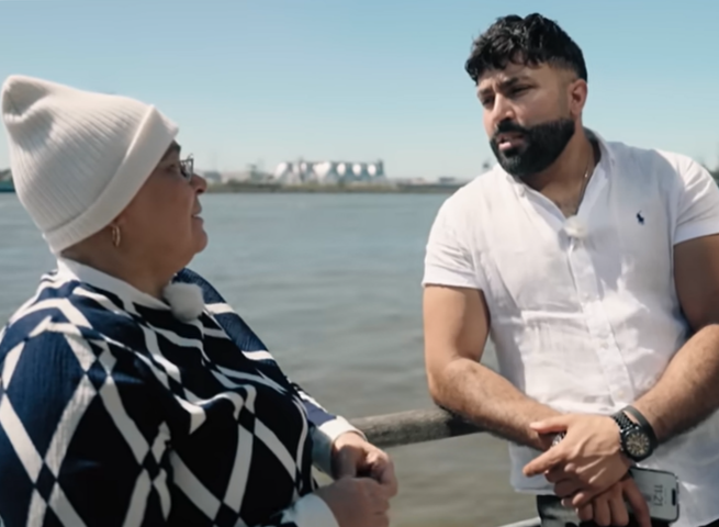 Sulaiman Tadmory im Gespräch mit seiner Mutter in ihrer neuen Heimatstadt Hamburg, © Sulaiman Tadmory