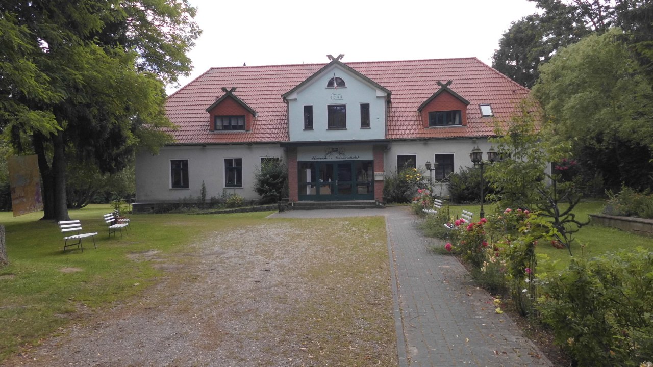 Herrenhaus Friedrichshof - Hofeinfahrt // &copy; Herrenhaus Friedrichshof