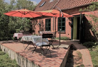 Die Caféterrasse, nur einer von vielen Sitzplätzen im Garten. // © Thomas Grosch Die Caféterrasse, nur einer von vielen Sitzplätzen im Garten. // © Thomas Grosch