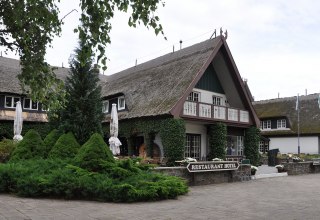 Ruhige Waldlage und doch nah am Wasser - das Forsthaus Damerow // &copy; TMV