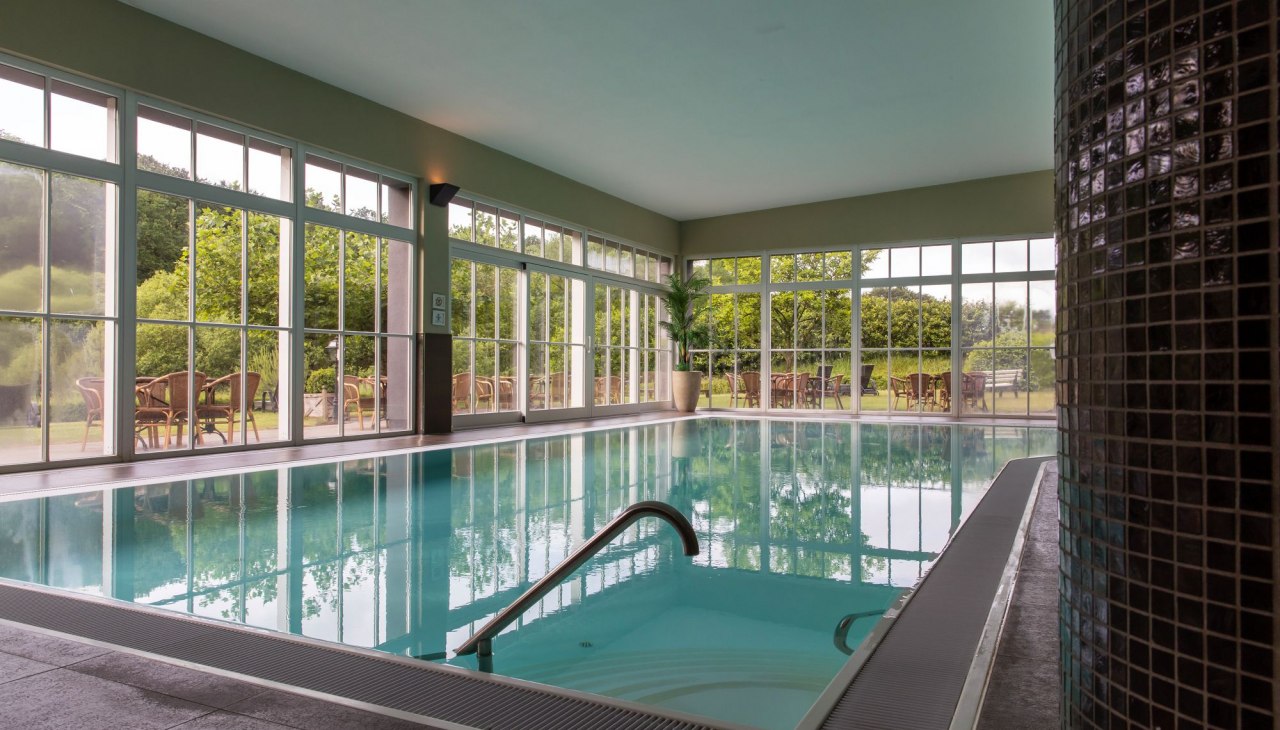 Zwembad in de wellnessruimte van Schloss Basthorst, &copy; Hotel Schloss Basthorst