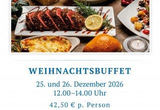Festlich gedeckter Tisch mit traditionellen Weihnachtsgerichten, Salaten und s&uuml;&szlig;en Leckereien, ansprechend arrangiert. // &copy; spreepiraten&reg;