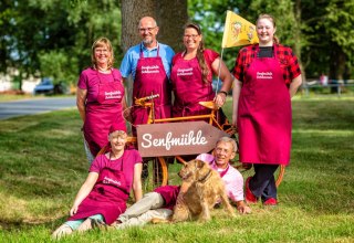 Das Team der Senfmühle Schlemmin // © ostsee-kuestenbilder.de Das Team der Senfmühle Schlemmin // © ostsee-kuestenbilder.de