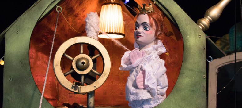 © TOG (aus dem Stück "Dornröschen und Fräulein Lieselotte" von Theater Maskotte; Foto: Hans Wander und Hektor Bazo)