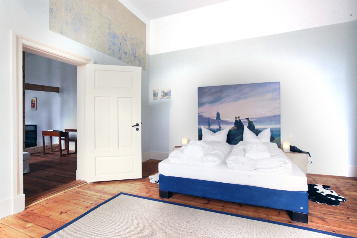 Caspar-David-Friedrich-Suite im Hotel Kavaliershaus Schloss Blücher in Fincken // © Michael Pasdzior Caspar-David-Friedrich-Suite im Hotel Kavaliershaus Schloss Blücher in Fincken // © Michael Pasdzior